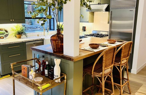 St. Helena House | St. Helena luxury and chic townhouse, sunny, private and best walking location.