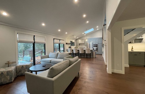 St. Helena House | St. Helena's "River House": Near Meadowood in the heart of the Napa Valley