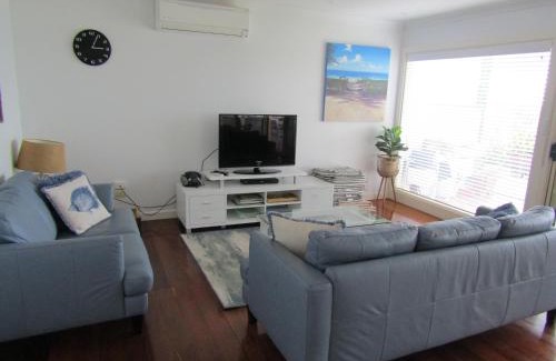 Melville House | St Helens Beachfront - Absolute Beachfront