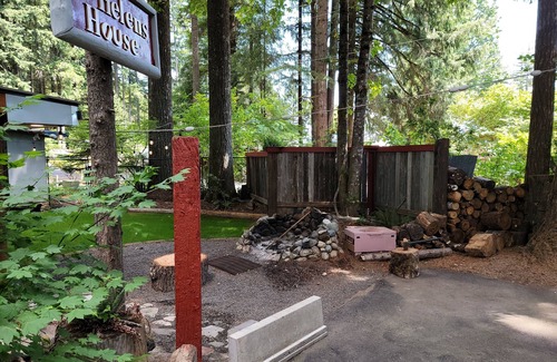Cougar House | St. Helens House ~ Yale Lake/Mt St Helens Retreat.