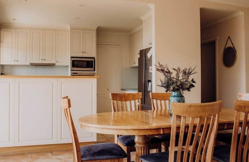 St Helens House | St Helens shack with pool and water views