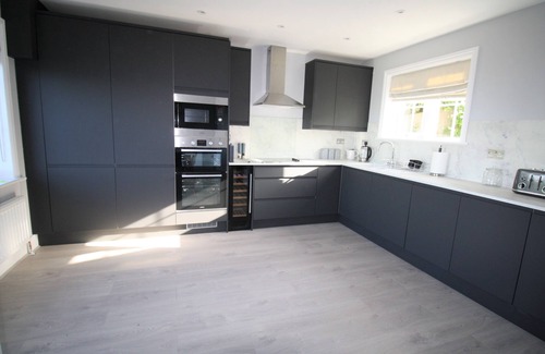 Carbis Bay House | St Ives & Carbis Bay beach sea views with Hot Tub