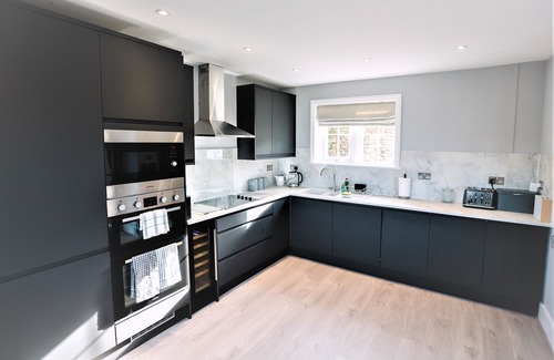 Carbis Bay House | St Ives & Carbis Bay beach sea views with Hot Tub