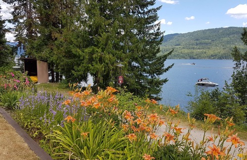 Anglemont House | St. Ives Resort, Shuswap Lake - Pet Friendly, Dock, FREE Kayaks & Boards, 2-bdrm