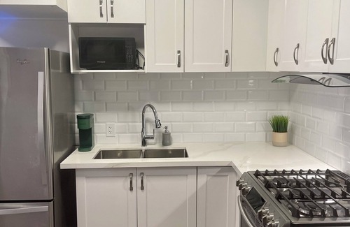 Saint Jacobs Apartment | St. Jacobs Oasis Retreat w Outdoor Sauna & Hot tub! Perfect Couples Getaway!