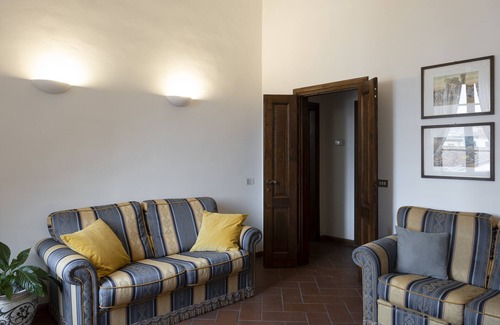 Santa Maria Novella Apartment | St.James. Elegant & Roomy 2' train station w/lift - Pria Apartment