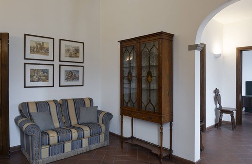Santa Maria Novella Apartment | St.James. Elegant & Roomy 2' train station w/lift - Pria Apartment
