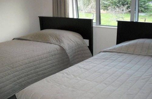 Milton Hotel | St John's Court Motel