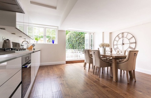 St. Johns Wood Apartment | St John's Wood Terrace by onefinestay