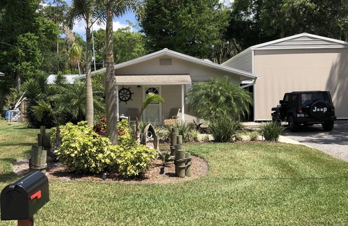 Astor House | St Johns River Hickory Hideaway
