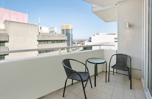 St. Leonards Apartment | St Leonards- L1101 Atchison Street - Bright 2BR Near St Leonards Station | Walk to Cafes Shops