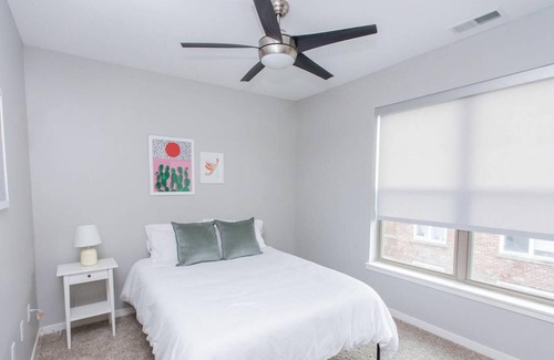 DeBaliviere Place Apartment | St. Louis | Designer 2BD/2BA Forest Park Apartment