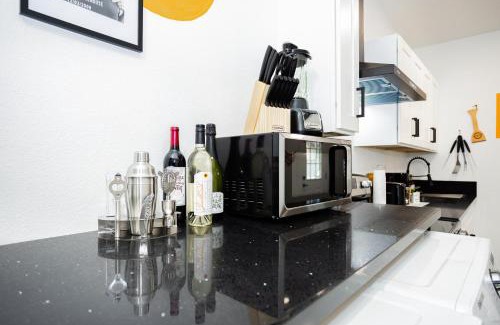 Beverly Green House | St Louis Premier Modern Vegas Escape Arts District & Patio