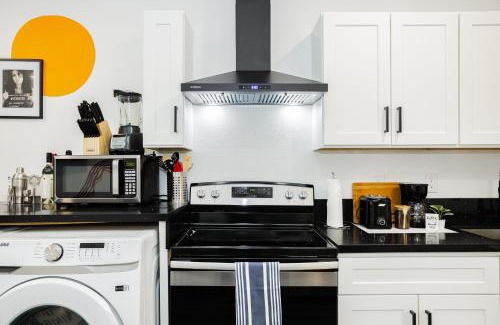 Beverly Green House | St Louis Premier Modern Vegas Escape Arts District & Patio