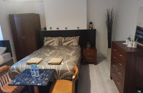 Welford House | St Lucia women only lodge Leicester long stays