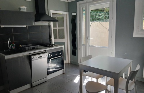 Rocabey - Alsace - Gare Apartment | St Malo apartment in the station district, 15 min walk from the sea.