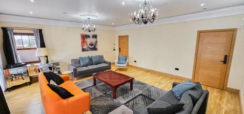 MacMerry Villa | St Martins 12 Bedroom House - Tranent