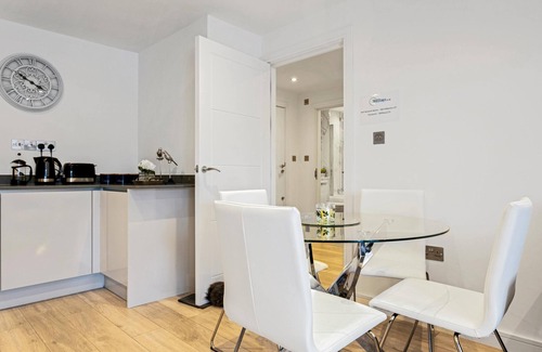 South Ruislip Apartment | St Martins House Luxury Apartments Ruislip- Apt D