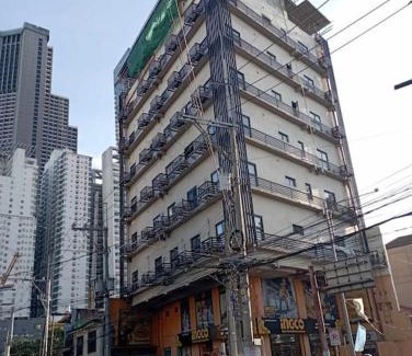 Downtown Apartment | St. Marvin Studio Makati M304