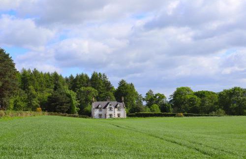 Fochabers House | St Marys Farmhouse - Traditional Country Farmhouse with Open Fire