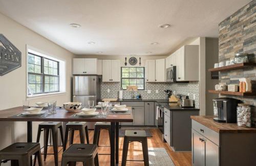 Saint Mary's House | St Marys Glacier Retreat A Cozy Lakeside Escape