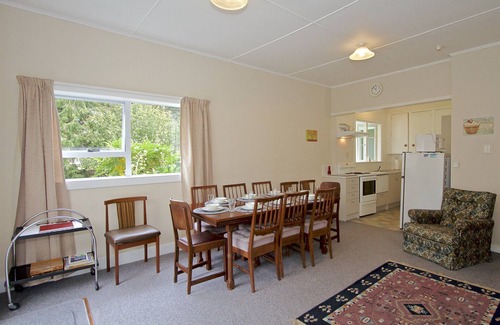 Raetihi Cottage | St Marys Vicarage Retreat - Raetihi Holiday Home