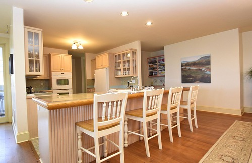 Sherwood House | ST. MICHAELS ESTATE OFFERS WATERFRONT POOL, PIER, DOCK AND 15 ACSnPET FRIENDLY