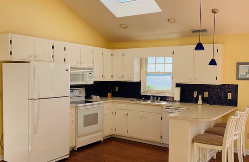 Sherwood House | ST. MICHAELS ESTATE OFFERS WATERFRONT POOL, PIER, DOCK AND 15 ACSnPET FRIENDLY