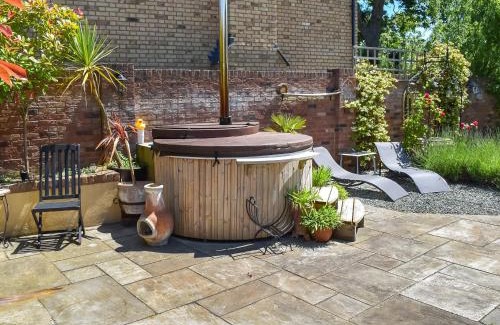 Minster House | St Mildred's Church