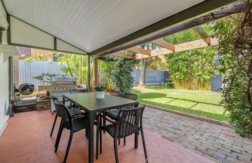 Randwick House | St Moritz Timeless Federation Retreat near Coogee