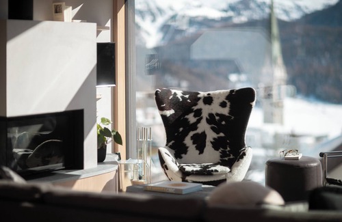 St. Moritz Villa | (St Moritz)Villa Volt 4 Suites +Pool+Spa+Gym (Bitcoin powered)