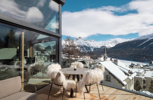 St. Moritz Villa | (St Moritz)Villa Volt 4 Suites +Pool+Spa+Gym (Bitcoin powered)