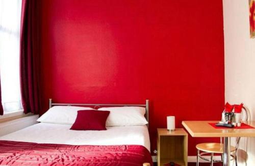 Kenton Hotel | ST NICHOLAS HOTEL