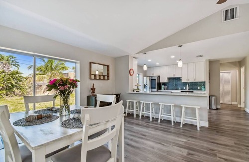 Belle Vista House | St Pete Beach, 4 Minute walk to the Beach!