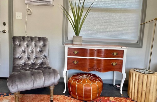 Historic Old Northeast Apartment | St Pete Summer Retreat | Renovated (Charming!) 1-BDR Apt Minutes from Downtown