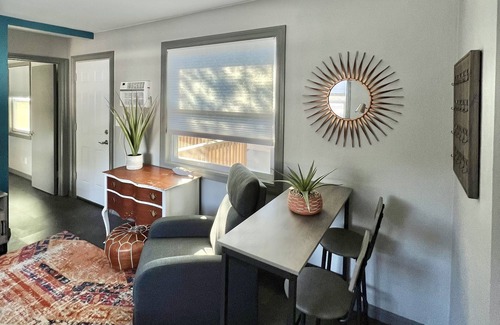Historic Old Northeast Apartment | St Pete Summer Retreat | Renovated (Charming!) 1-BDR Apt Minutes from Downtown