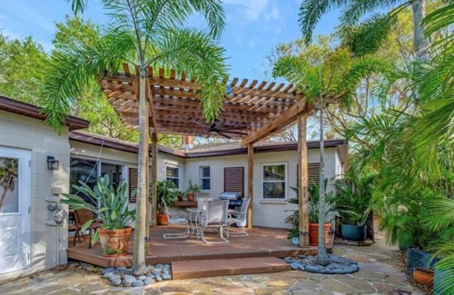 Fossil Park House | St. Petersburg Pool Home Oasis