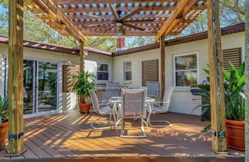 Fossil Park House | St. Petersburg Pool Home Oasis