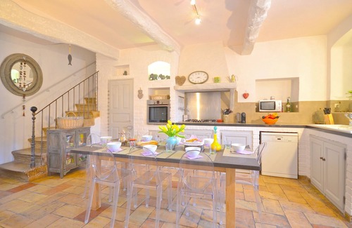 Robion House | St Roch: Luxury farmhouse from the 18th century with heated pool