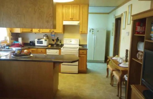 Saint Rose Apartment | St Rose Log Cabin apartment near Airport