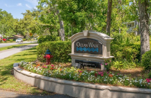 Demere Park Condo | St. Simons Island Village Area With Many Amenities. Pool, Tennis, Fitness Center and More