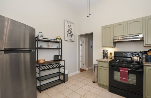 Vallejo House | ~ St. Vincent Hills ~ Walk to Farmers Market, SF Ferry Terminal, & Downtown ~
