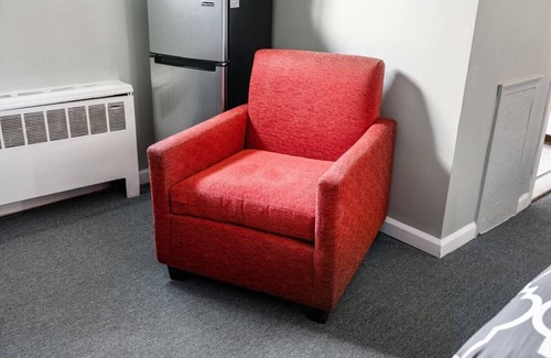 Riverview Apartment | Stay in Browntown for 4: Cozy Room with MiniFridge
