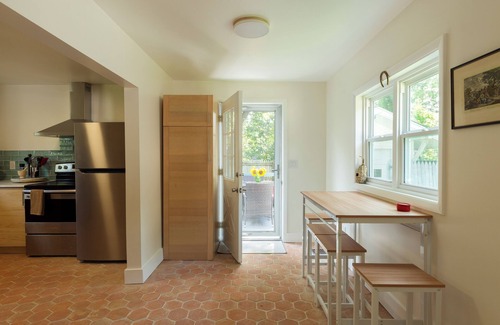 Staatsburg House | Staatsburg Parsonage - A tranquil 4-bedroom house with AC