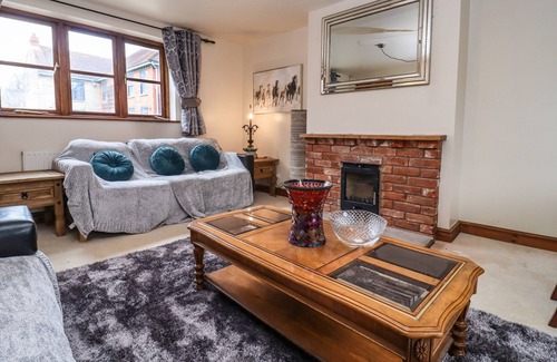 Ardens Grafton House | STABLE COTTAGE, family friendly, with open fire in Welford-On-Avon