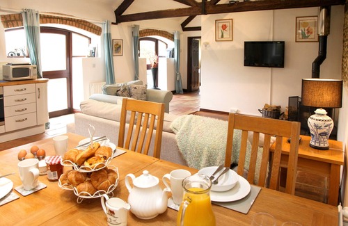 South Leigh Cottage | Stable Cottage - 2 Bed, Country Cottage close to Blenheim Palace