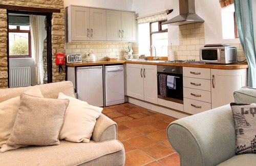 South Leigh Cottage | Stable Cottage - 2 Bed, Country Cottage close to Blenheim Palace