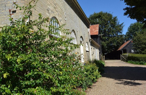 Saxmundham Cottage | STABLE COTTAGE AT THE GROVE, GREAT GLEMHAM, with pool in Framlingham