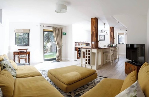 Gravesend Cottage | Stable Cottage at Nurstead Court