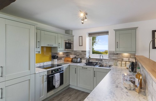 New Quay Cottage | STABLE COTTAGE, character holiday cottage, with open fire in New Quay